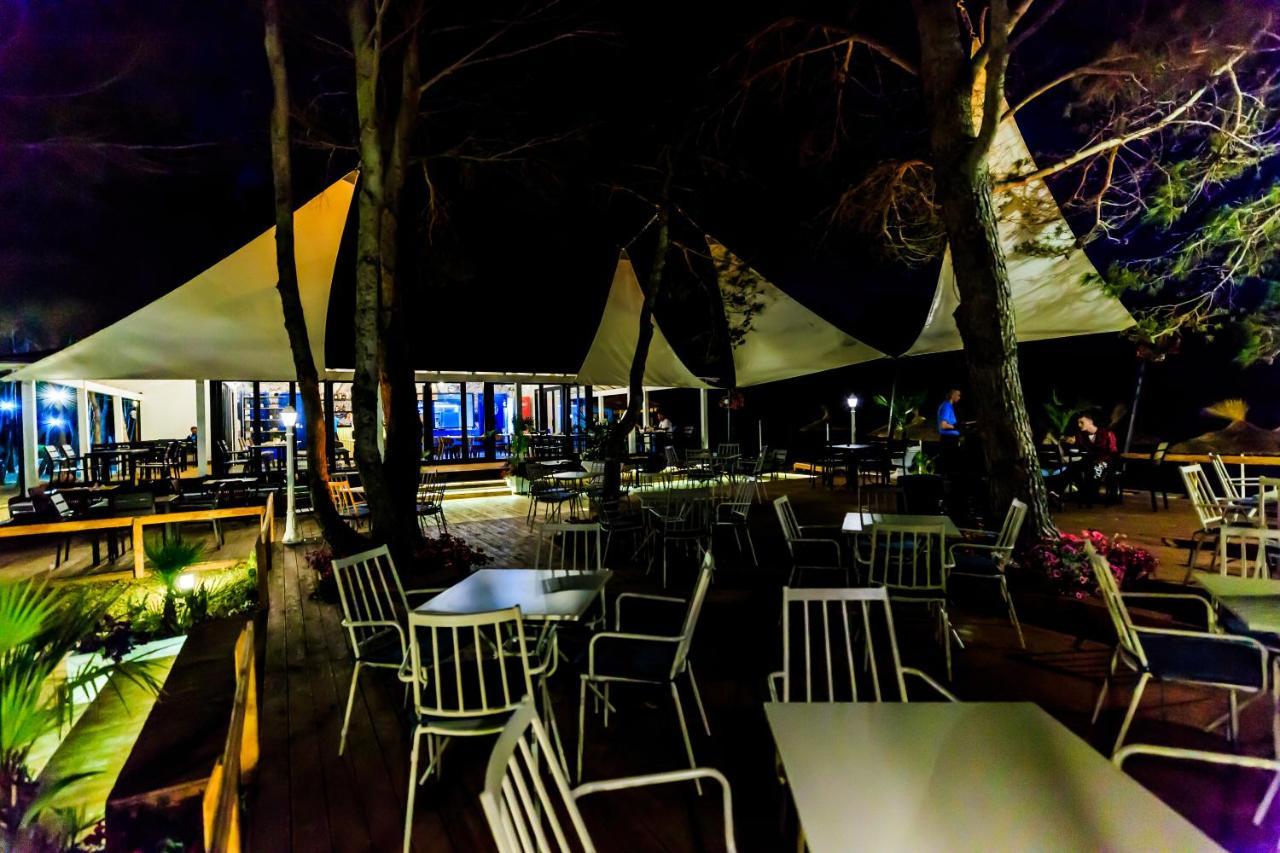 Ecuador Resort Zvernec ภายนอก รูปภาพ